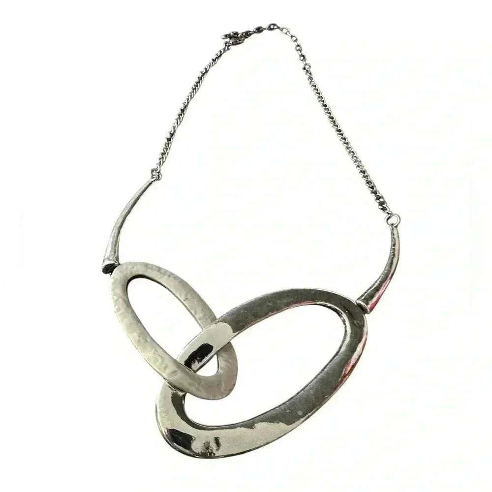 UNIQUE SILVER OVAL NECKLACE